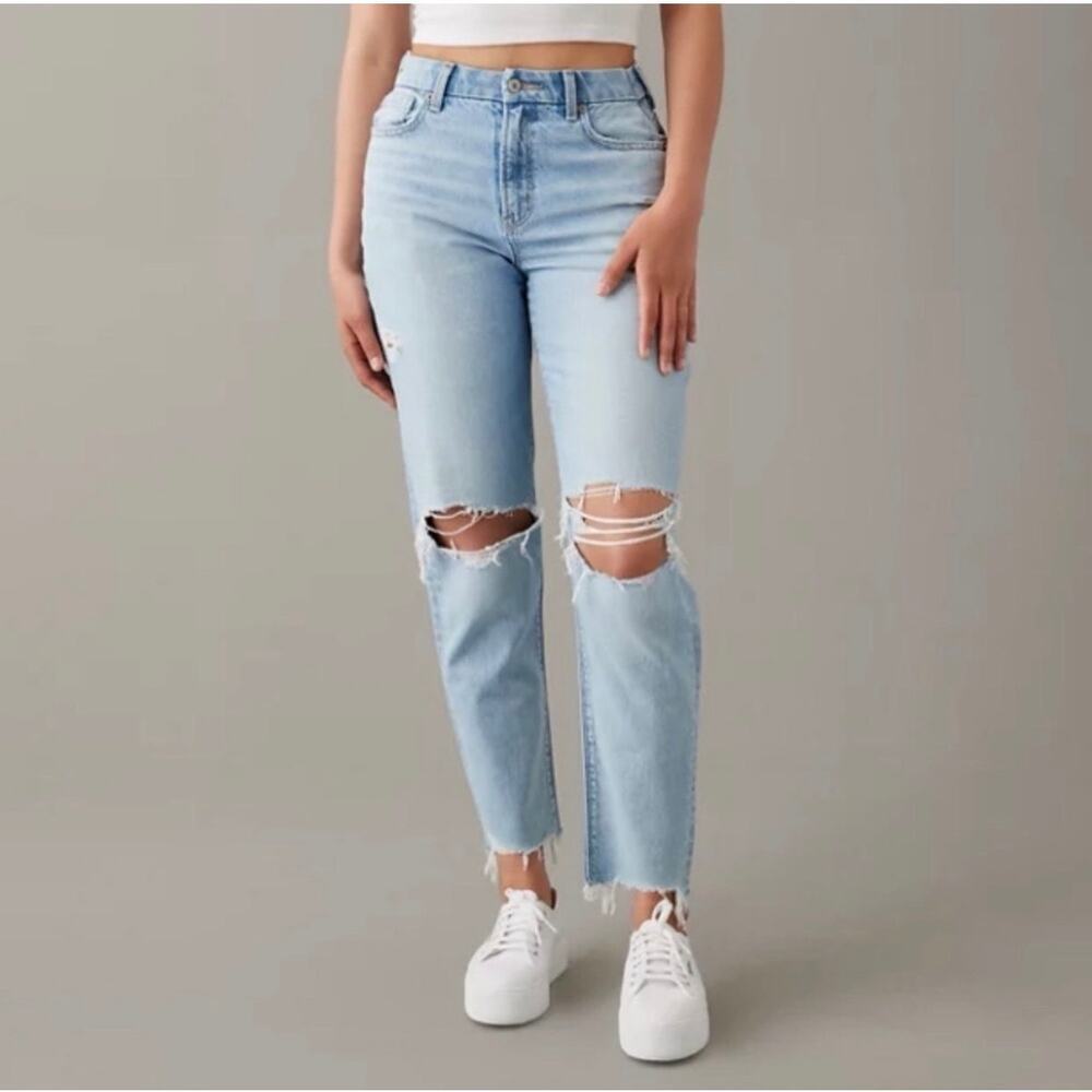 American Eagle | Light Wash Distressed Strigid Curvy Mom Jean Frayed Hems Sz 00